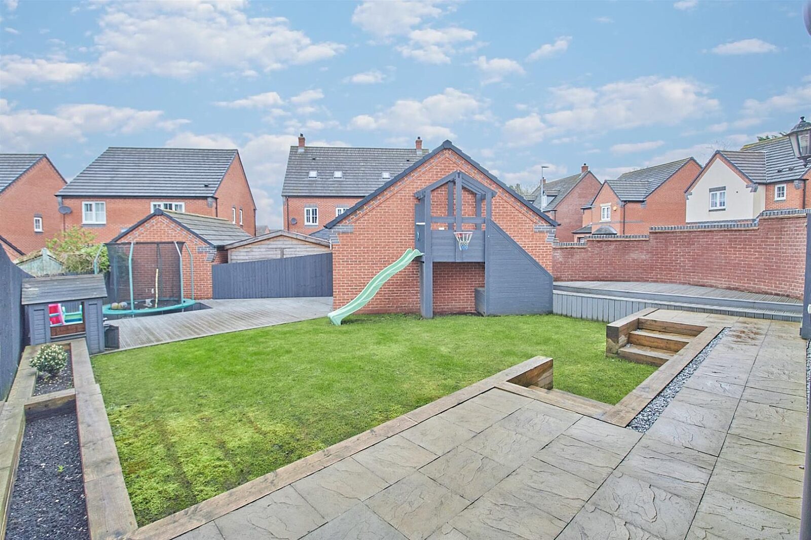 4 bedroom property for sale on Cardinal Drive, Burbage